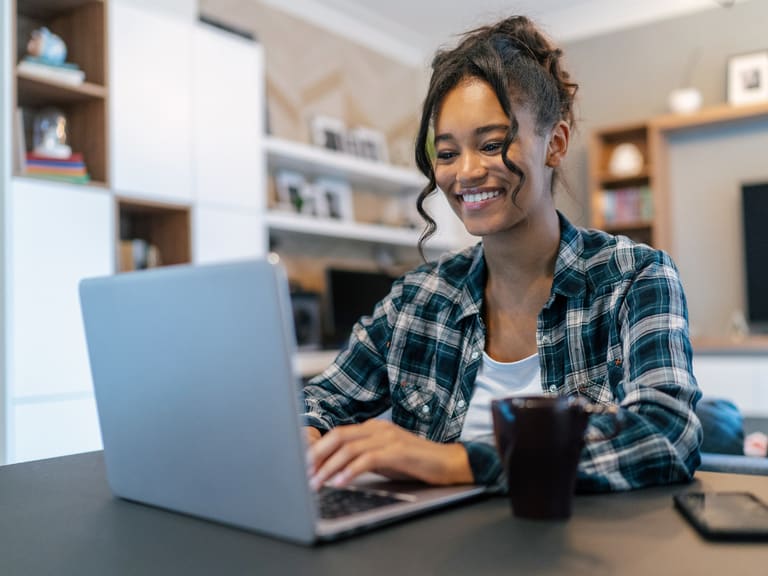 Não aguenta mais o trabalho presencial? Confira agora as áreas que você pode atuar no home office!