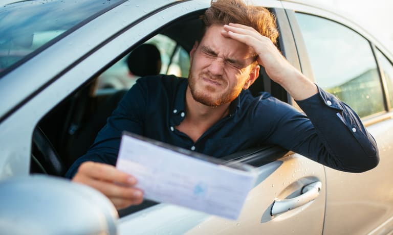Nova lei de trânsito causa multa e motoristas precisam ficar atentos