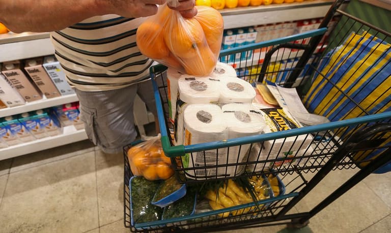 Preço da CESTA BÁSICA cai em agosto e brasileiros fazem festa Preço da CESTA BÁSICA cai em agosto e brasileiros fazem festa