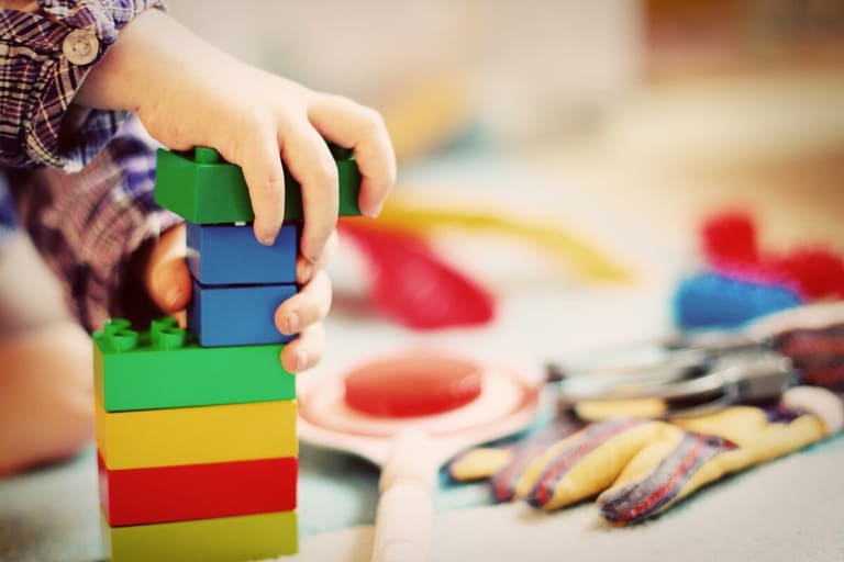 atraso no desenvolvimento infantil