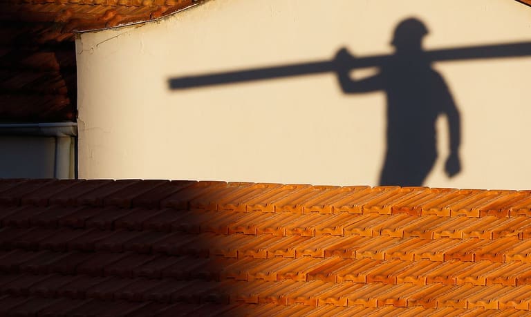 Confiança da Construção Civil tem MAIOR queda em 11 MESES