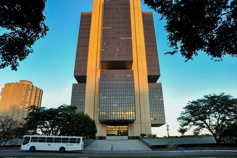 Desenrola Brasil Desenrola Brasil: Banco Central traz ALERTA GERAL e anuncia mudança importante; Veja qual