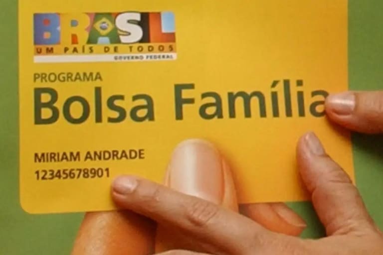 Beneficiários estão RECEBENDO R$ 200 de Bolsa Família. Por que? Beneficiários estão RECEBENDO R$ 200 de Bolsa Família. Por que?