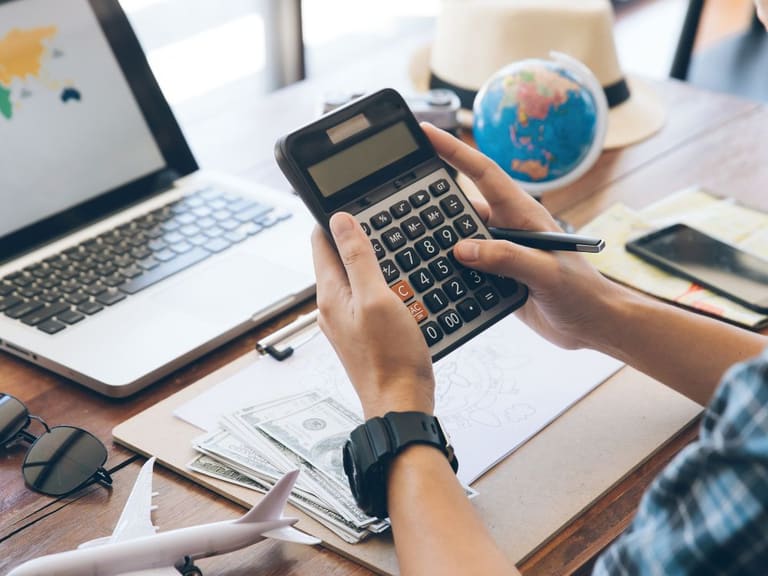Qual a diferença entre despesas fixas e variáveis?