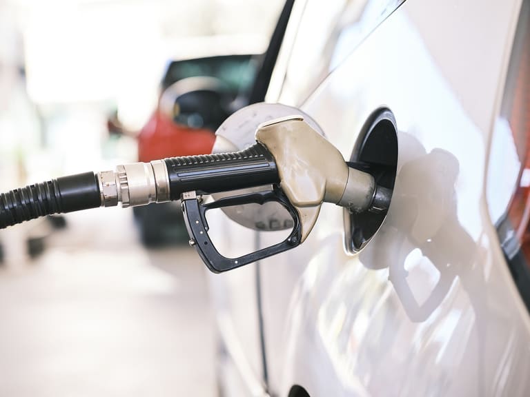 Preço da Gasolina CAI para MENOR NÍVEL em 4 meses e meio
