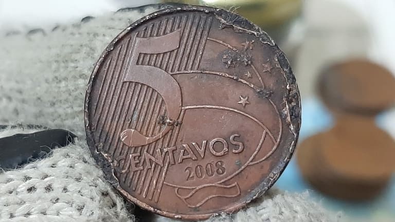 A moeda de 5 centavos que pode ser vendida a R$120 em 2024