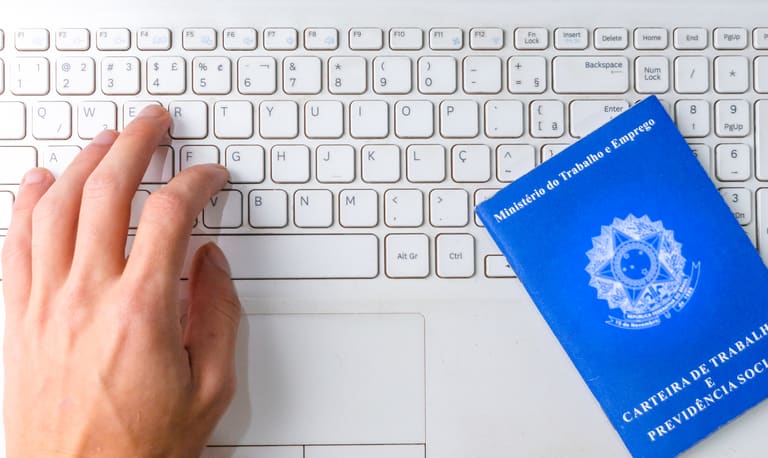 Taxa de desemprego no Brasil SURPREENDE; veja os dados atualizados