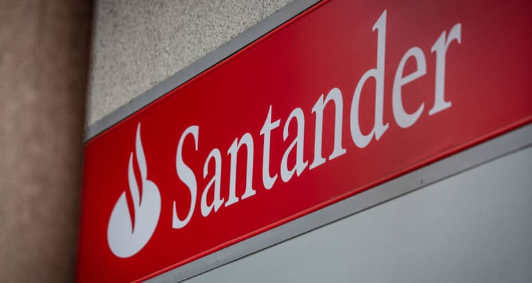 Comer de graça com cartão de crédito do Santander? Entenda como é possível