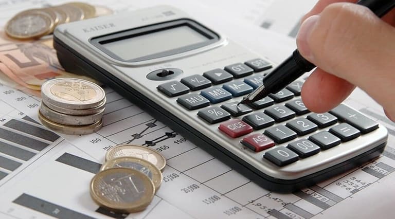 Saiba como Organizar as suas Contas de Início de Ano: IPVA, IPTU e Material Escolar