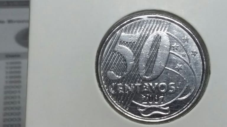 Moeda de 50 centavos com este defeito tem valor surpreendente. Confira