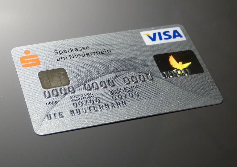 Promoção oferece até 80 mil pontos a novos clientes DESTES cartões