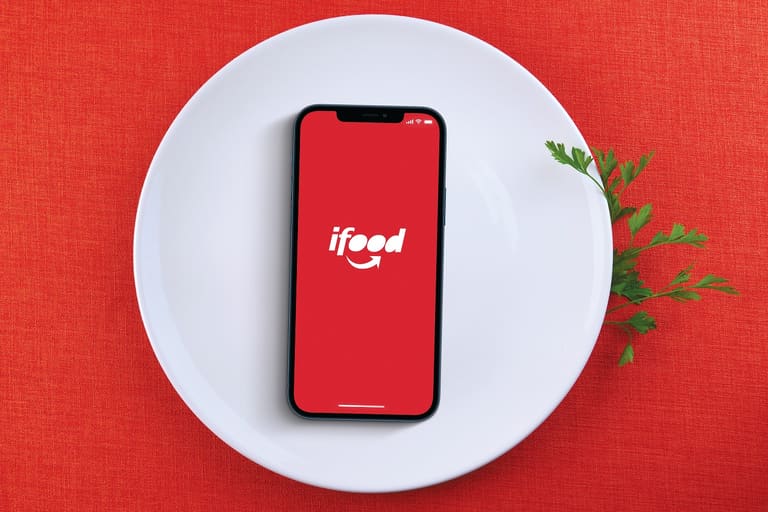 Nubank permite parcelar compras no iFood; conheça vantagens do cartão