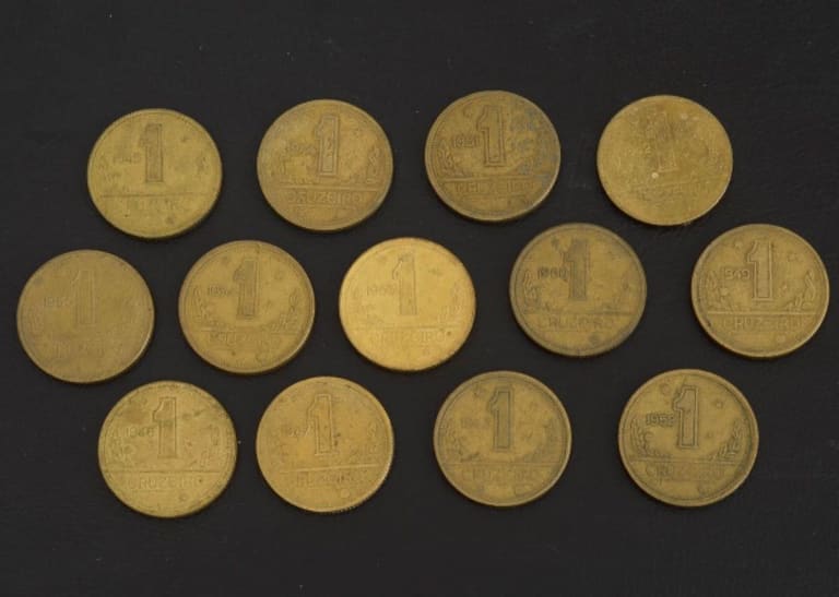As 4 MOEDAS de 1 CRUZEIRO que podem ser vendidas por R$ 10.000,00; saiba como