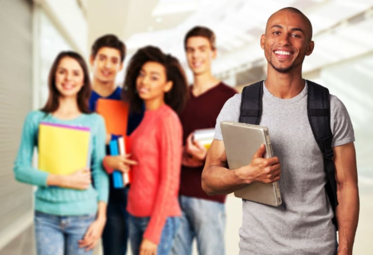 Atenção, Estudantes! Prazo de inscrição para receber auxílio de até R$ 300 termina em breve
