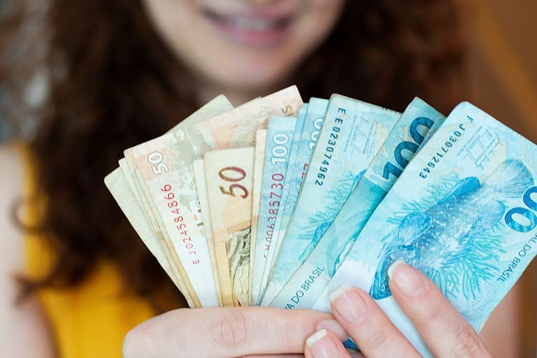 Como conseguir um empréstimo? Conheça 3 bancos que aprovam na hora