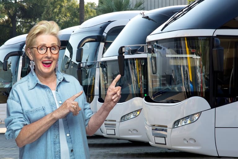 Dá para pegar ônibus DE GRAÇA antes dos 65 anos? Confira