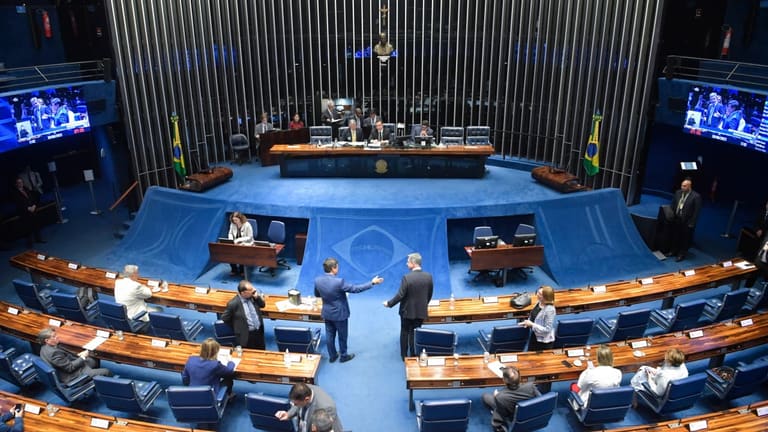 Senado discute aumento real da faixa de isenção do Imposto de Renda Senado discute aumento real da faixa de isenção do Imposto de Renda