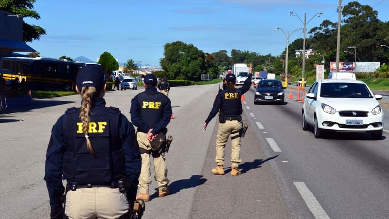 Quanto ganha um POLICIAL RODOVIÁRIO FEDERAL? Carreira estará no próximo concurso PRF com quase 5 mil vagas