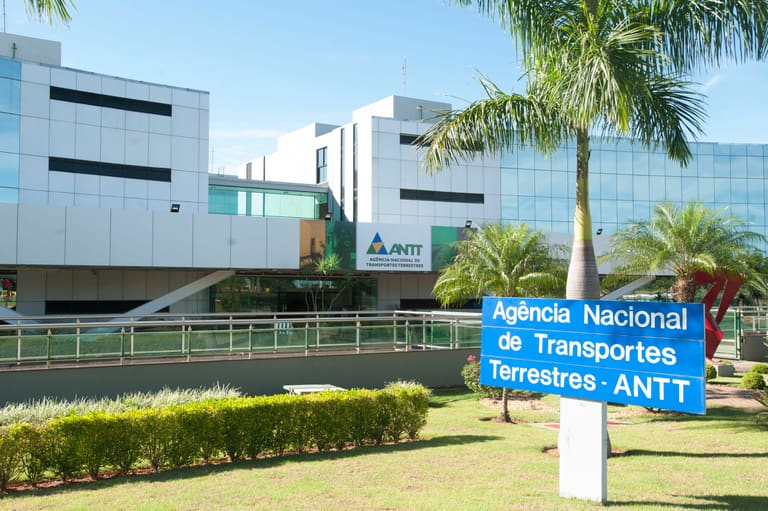 Confira os cargos e vagas solicitados no novo edital do Concurso ANTT! Imagem: Governo Federal