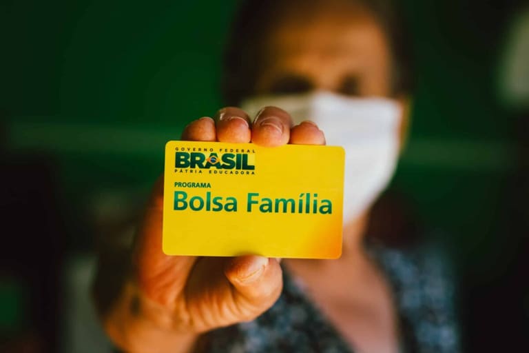 BOLSA FAMÍLIA: Governo faz inclusão RECORDE de 500 MIL famílias em julho