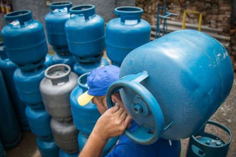 Preço do Gás de Cozinha sobe no país, pressionado por reajuste da Petrobras