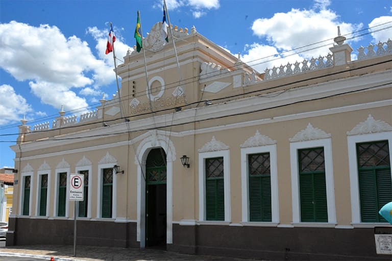 Bahia: prefeitura de Vitória da Conquista publica edital com 168 vagas; salários até R$ 6.730,13 Bahia: prefeitura de Vitória da Conquista publica edital com 168 vagas; salários até R$ 6.730,13