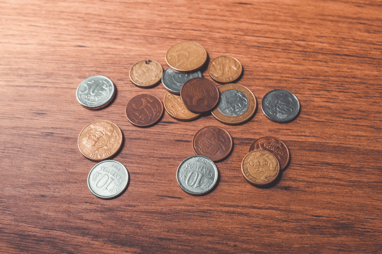 Moeda rara brasileira dos 200 anos da Família Real alcança valor estimado em quase R$ 4 mil.