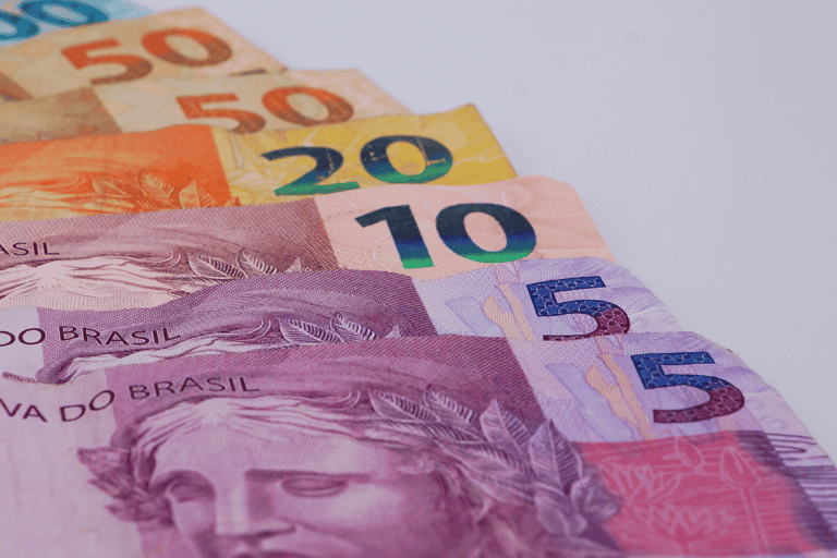Algumas notas de 5 reais estão valendo muito mais do que você pode imaginar.
