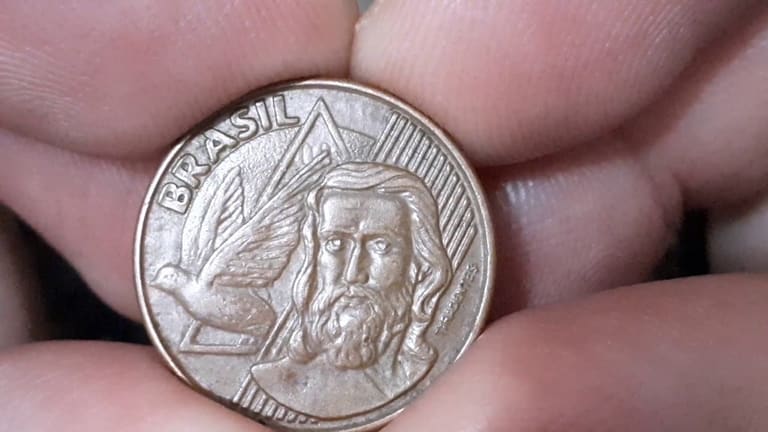 Estas moedas de 5 centavos chamam atenção, e já valem muito dinheiro em 2024