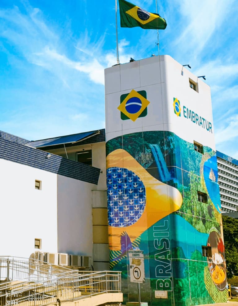 Embratur: ÚLTIMO DIA de inscrição para MÉDIO e SUPERIOR; salários de R$ 8 MIL