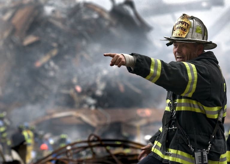 Concurso Bombeiros anuncia edital com 50 vagas e salários de R$ 4,2 MIL