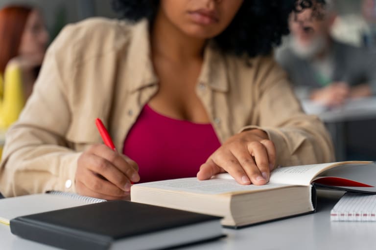 Desvende os segredos da interpretação de textos: dicas para dominar gêneros variados!