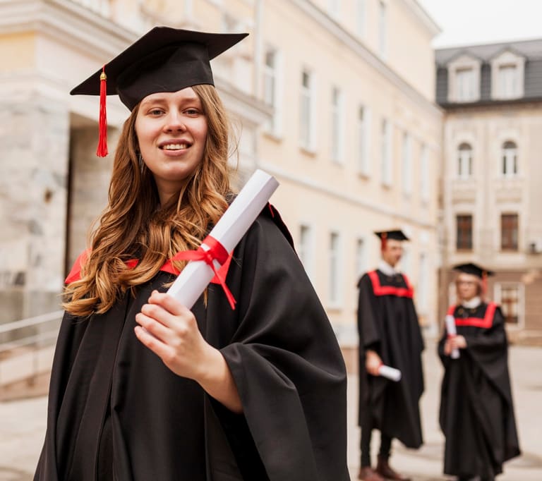 A satisfação com o curso de graduação é fundamental para garantir que os profissionais se sintam realizados em suas carreiras. Imagem: Freepik