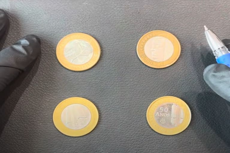 Moeda de 1 real avaliada em R$ 900