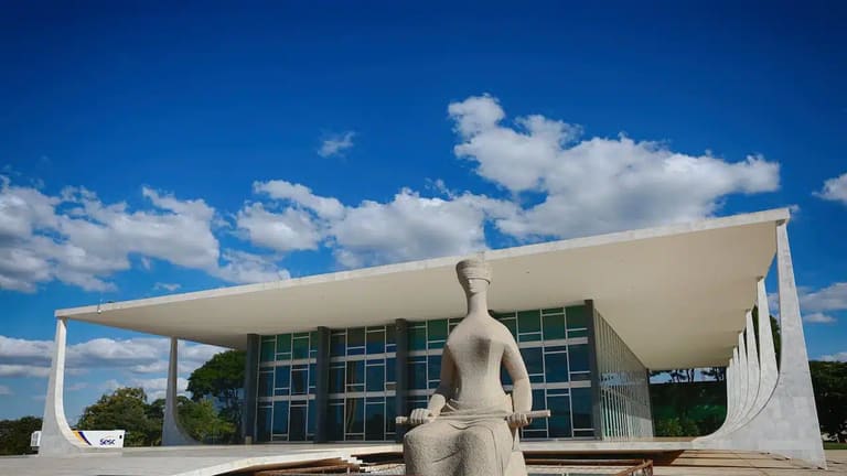 URGENTE: STF manda restringir uso do dinheiro do Bolsa Família; entenda URGENTE: STF manda restringir uso do dinheiro do Bolsa Família; entenda
