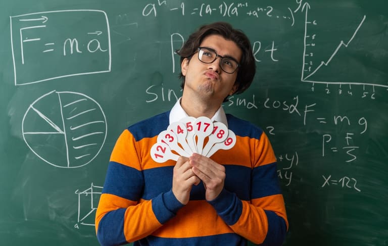 Opções de charadas de matemática para você responder! Imagem: Freepik