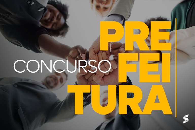 Imagem de pessoas que trabalham na prefeitura dando as mãos
