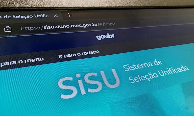 Os candidatos poderão selecionar até duas opções de curso, utilizando suas notas obtidas no Enem 2024. Imagem: Agência Brasil.