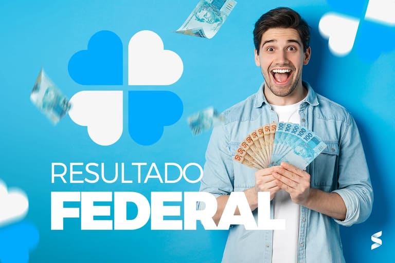 Homem feliz segurando notas de dinheiro, representando o resultado da Loteria Federal