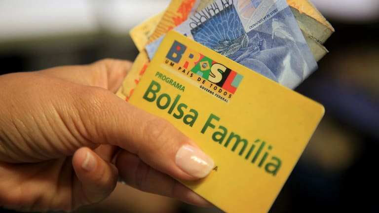 Bolsa Família e Auxílio-gás voltam a ser pagos HOJE (15/04); veja quem já pode movimentar Bolsa Família e Auxílio-gás voltam a ser pagos HOJE (15/04); veja quem já pode movimentar