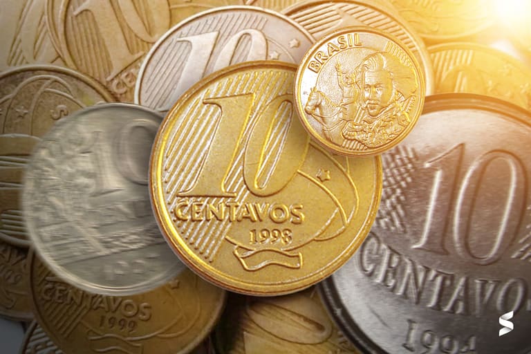 Moeda de 10 Centavos Globo Triplo: A Preciosidade do Erro de Cunho Moedas de 10 centavos, incluindo uma de 1998, destacando a edição Globo Triplo com erro de cunho.