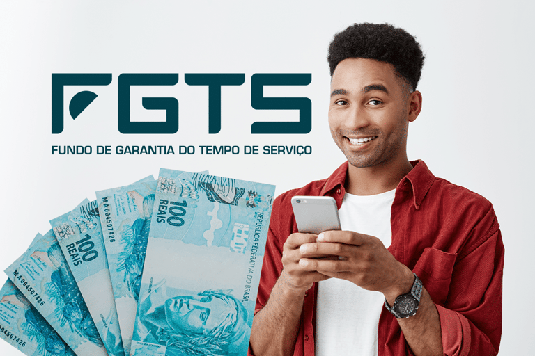 Solicite o Saque Calamidade FGTS Pelo Aplicativo. Homem sorrindo e olhando para o celular, com o logo do FGTS e notas de dinheiro.