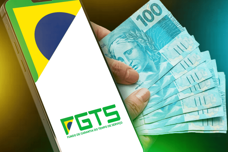 Smartphone com o aplicativo do FGTS e uma mão segurando notas de R$ 100, ilustrando o acesso a dinheiro via empréstimo.