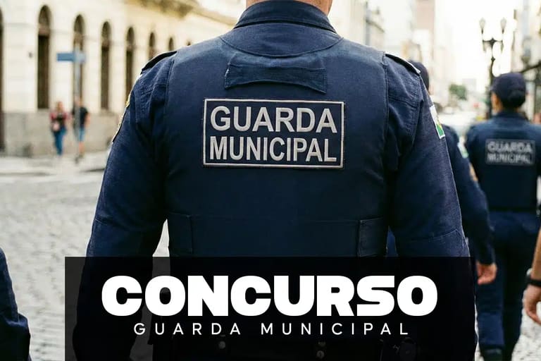 Imagem de guardas municipais com fardamento, com a palavra 'GUARDA MUNICIPAL' visível nas costas. A imagem ilustra a abertura de inscrições para o concurso da Guarda Municipal.