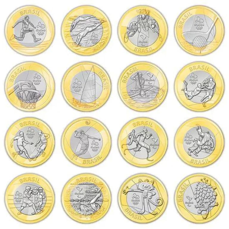 Mosaico organizado com as 16 moedas de 1 real das Olimpíadas Rio 2016, mostrando as diferentes modalidades esportivas e os mascotes Vinícius e Tom em fundo branco.