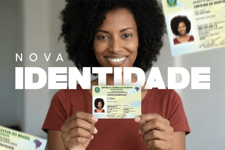 Mulher sorrindo segura nova carteira de identidade nacional brasileira com destaque para campanha de modernização.