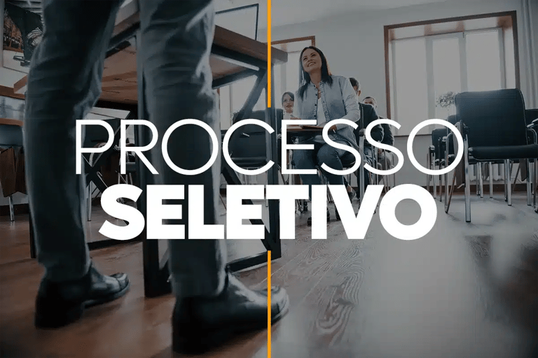 Candidatos participando de etapa de processo seletivo em ambiente de entrevista.