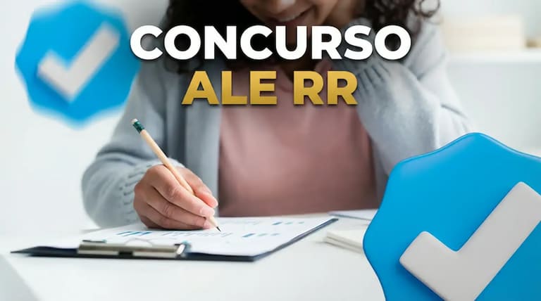 Candidata preenchendo formulário de concurso ALE RR com vagas abertas e altos salários.