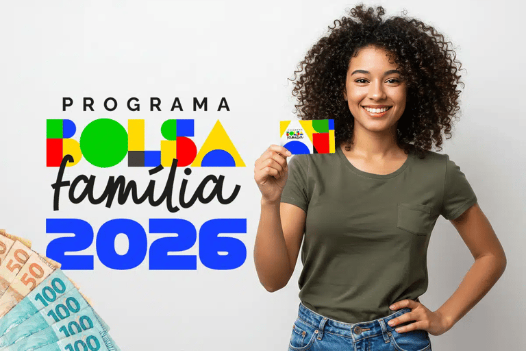 Mulher segurando cartão do Bolsa Família ao lado de cédulas de real — valores pagos em 2026
