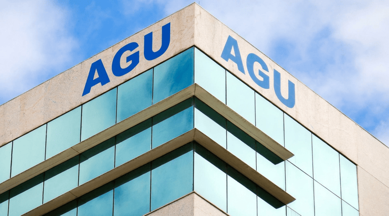 Agora, você se sente preparado para encarar esse desafio? Está de olho em alguma das carreiras específicas? Compartilhe sua experiência com outros candidatos e siga acompanhando as próximas movimentações no universo dos concursos públicos federais.